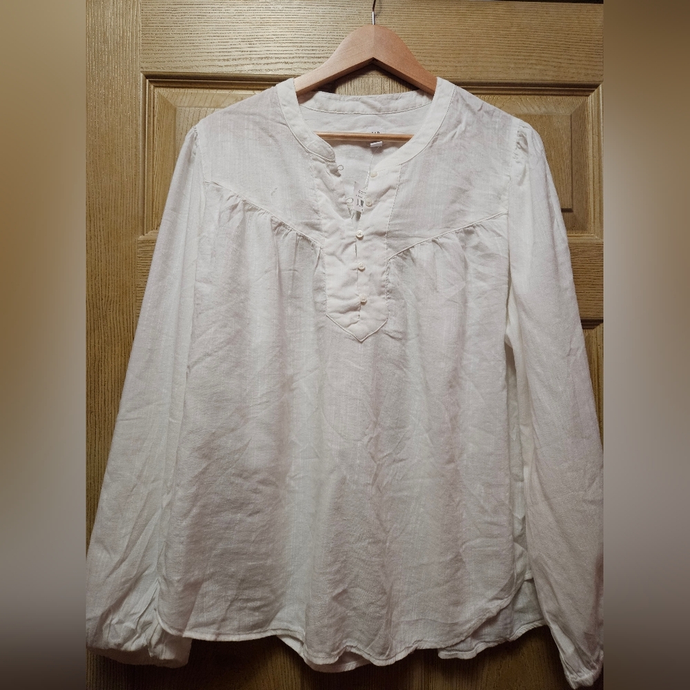 Gap Womans white front button  pull on long sleeve blouse/ shirt Size L